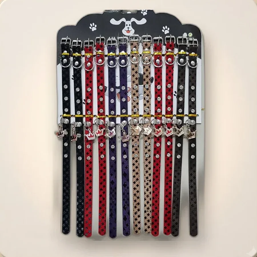 Collar con aplique corona